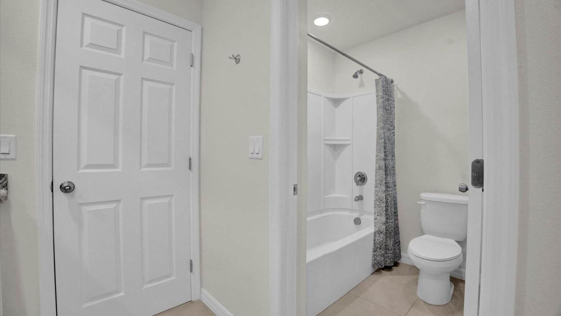 Holiday home Upstay - Modern Family W Pool Solara *