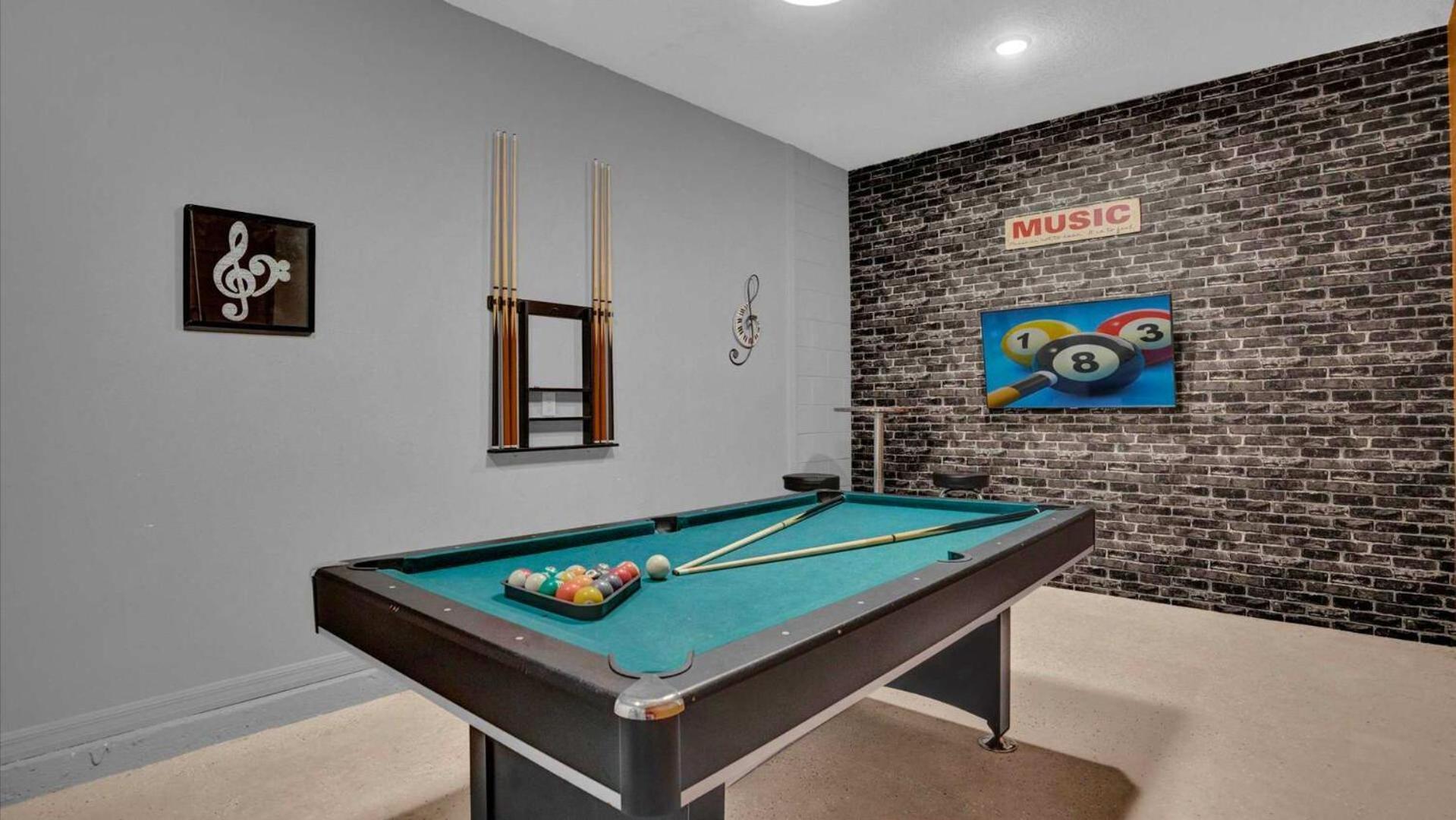 Upstay - Modern Family W Pool Solara