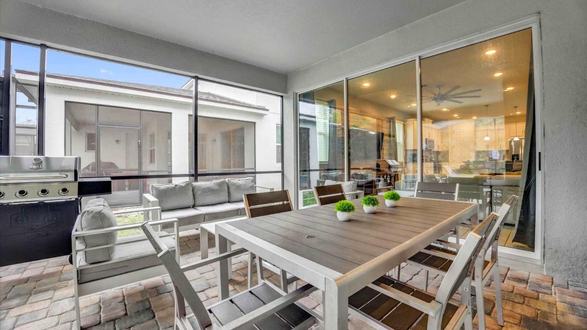 Upstay - Modern Family W Pool Solara